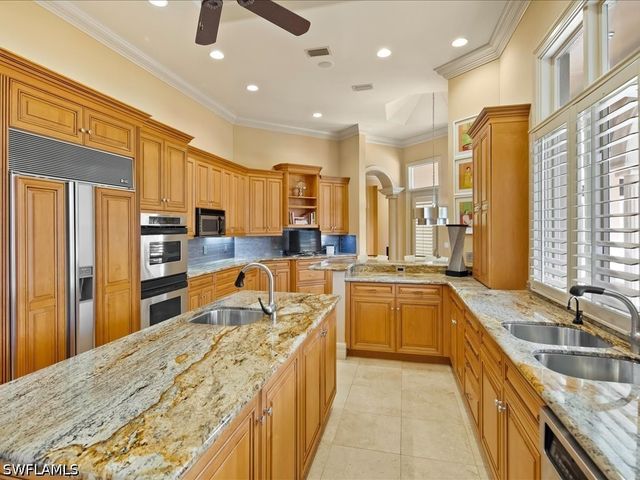 550 21ST AVE S, Naples, FL 34102