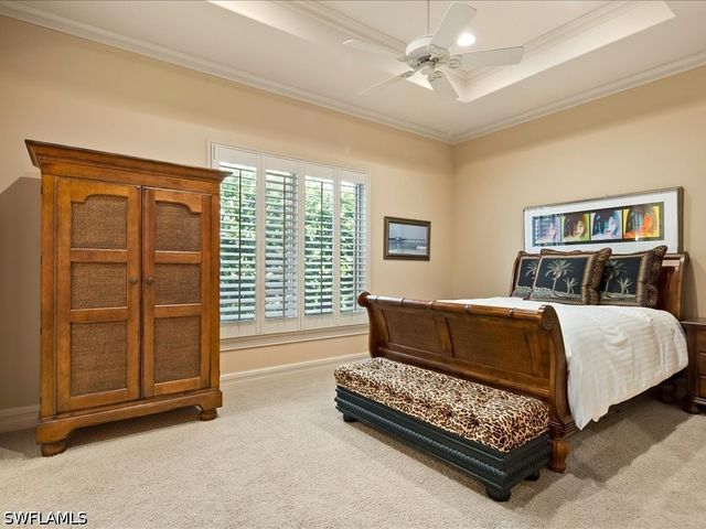 550 21ST AVE S, Naples, FL 34102