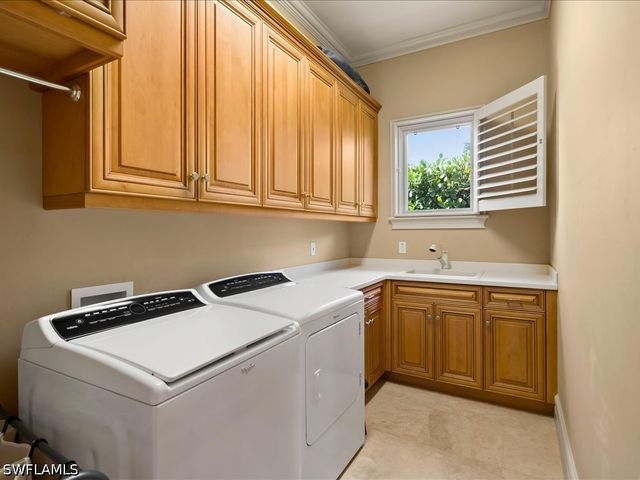 550 21ST AVE S, Naples, FL 34102