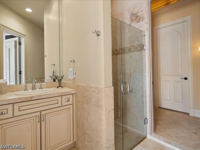 550 21ST AVE S, Naples, FL 34102