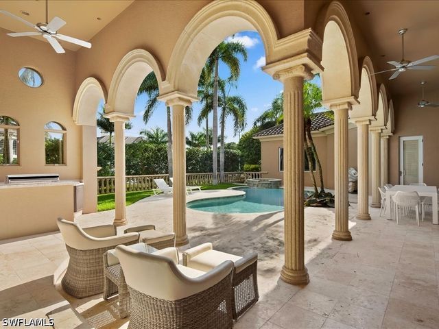 550 21ST AVE S, Naples, FL 34102