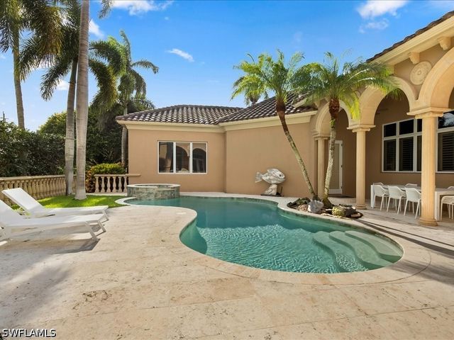 550 21ST AVE S, Naples, FL 34102