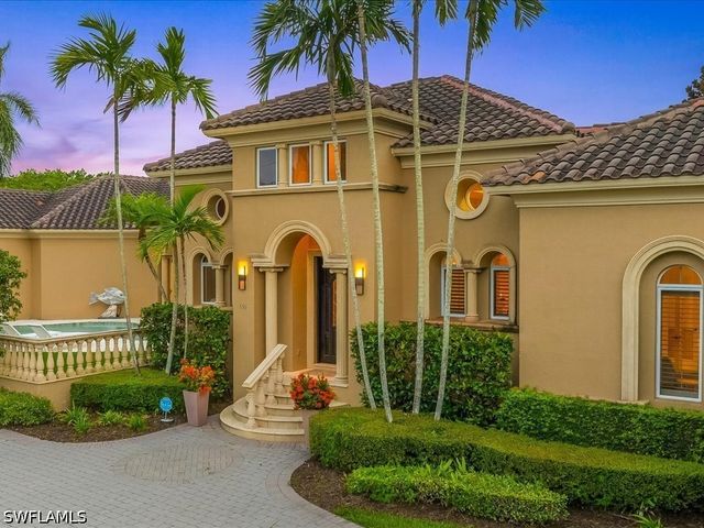550 21ST AVE S, Naples, FL 34102