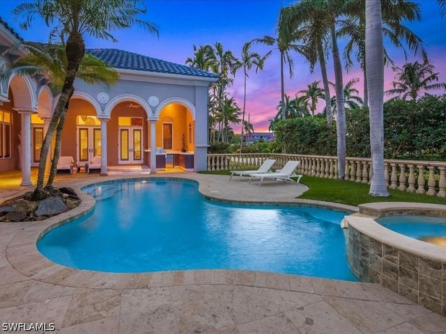 550 21ST AVE S, Naples, FL 34102