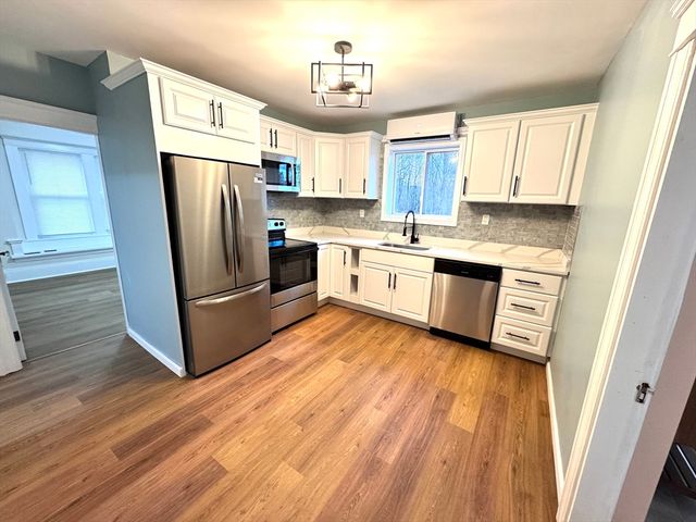 9 Idalla Ave, Worcester, MA 01606