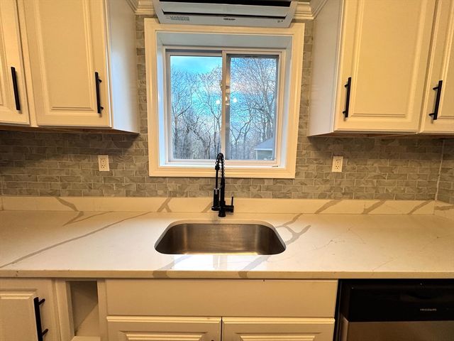 9 Idalla Ave, Worcester, MA 01606