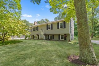 30 College Pond, Plymouth, MA 02360