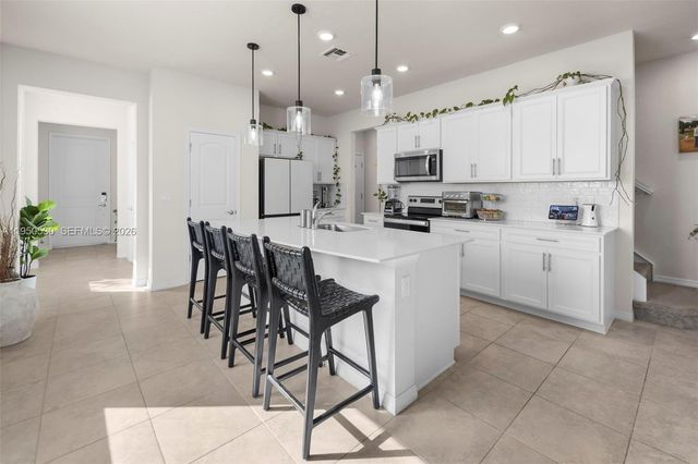 2121 S Appleton Cir S, Oakland Park, FL 33309