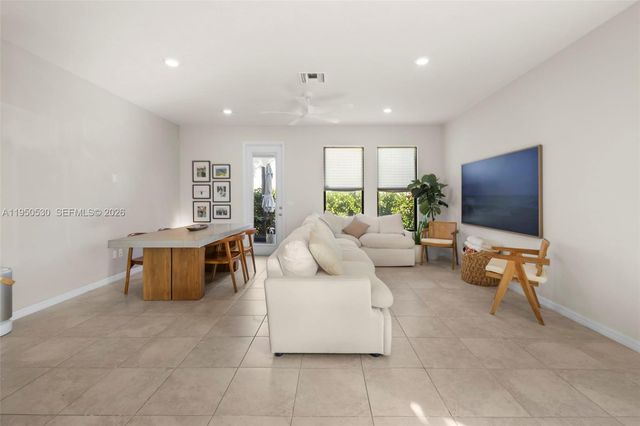 2121 S Appleton Cir S, Oakland Park, FL 33309