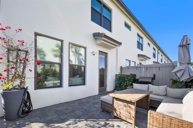 2121 S Appleton Cir S, Oakland Park, FL 33309