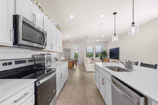 2121 S Appleton Cir S, Oakland Park, FL 33309