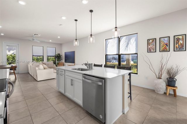 2121 S Appleton Cir S, Oakland Park, FL 33309