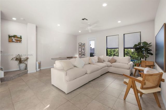 2121 S Appleton Cir S, Oakland Park, FL 33309