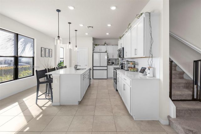 2121 S Appleton Cir S, Oakland Park, FL 33309