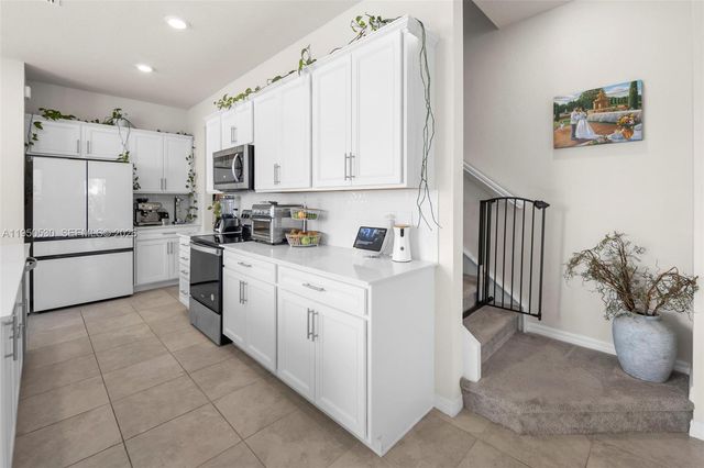 2121 S Appleton Cir S, Oakland Park, FL 33309