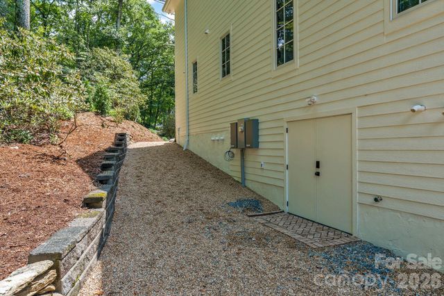 253 Old Boone Road, Blowing Rock, NC 28605