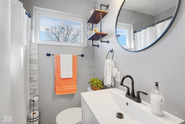 7114 S Midland Avenue, Columbus, IN 47201