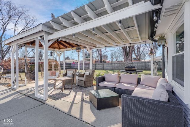 7114 S Midland Avenue, Columbus, IN 47201