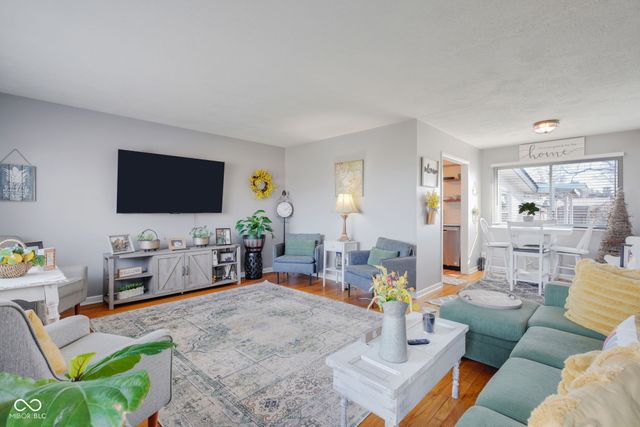 7114 S Midland Avenue, Columbus, IN 47201