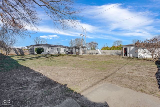 7114 S Midland Avenue, Columbus, IN 47201