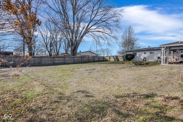 7114 S Midland Avenue, Columbus, IN 47201