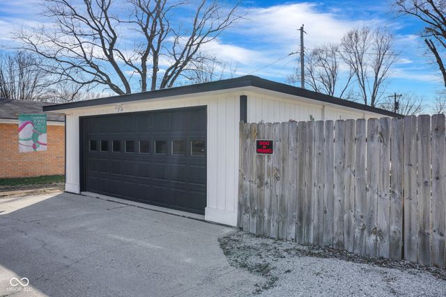 7114 S Midland Avenue, Columbus, IN 47201