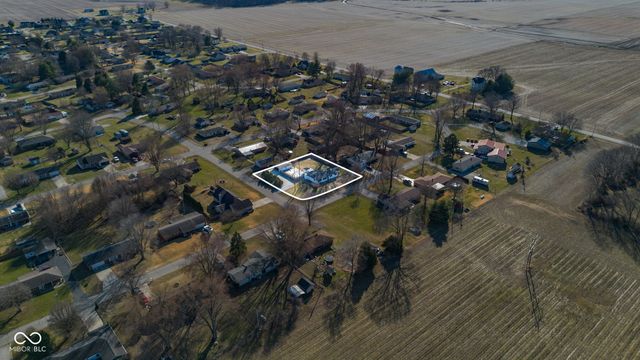 7114 S Midland Avenue, Columbus, IN 47201