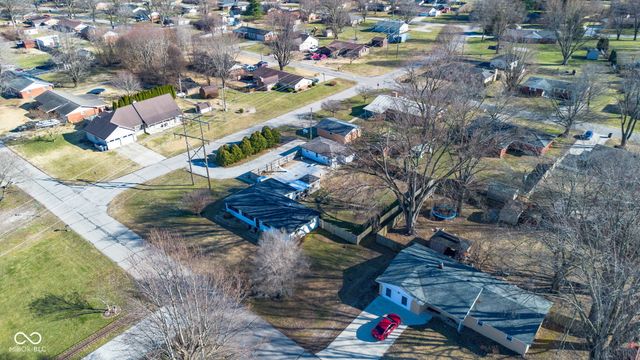 7114 S Midland Avenue, Columbus, IN 47201