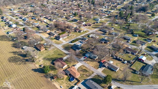 7114 S Midland Avenue, Columbus, IN 47201