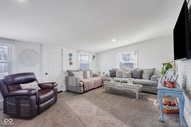 7114 S Midland Avenue, Columbus, IN 47201