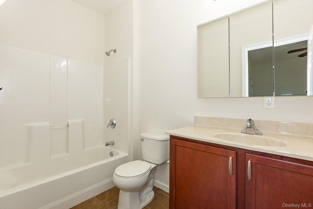 975 Main Street 12, Farmingdale, NY 11735