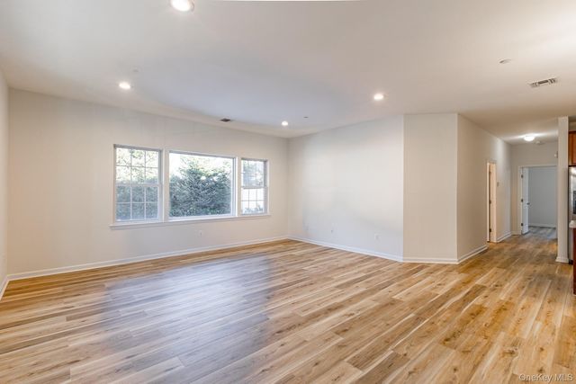 975 Main Street 12, Farmingdale, NY 11735