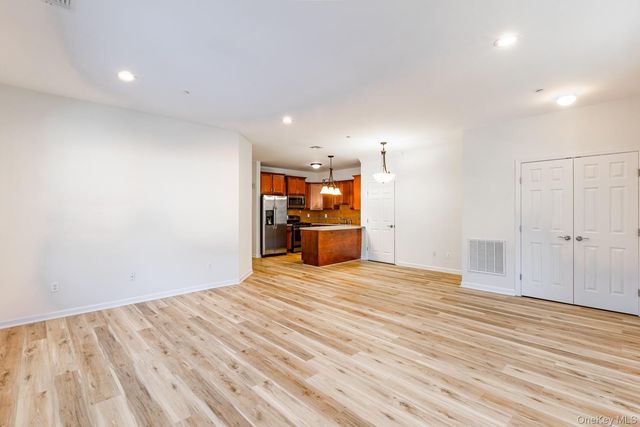 975 Main Street 12, Farmingdale, NY 11735