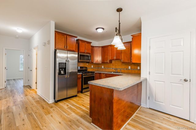 975 Main Street 12, Farmingdale, NY 11735