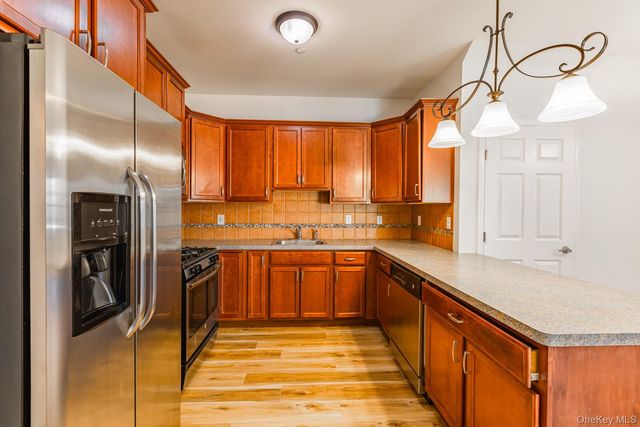 975 Main Street 12, Farmingdale, NY 11735