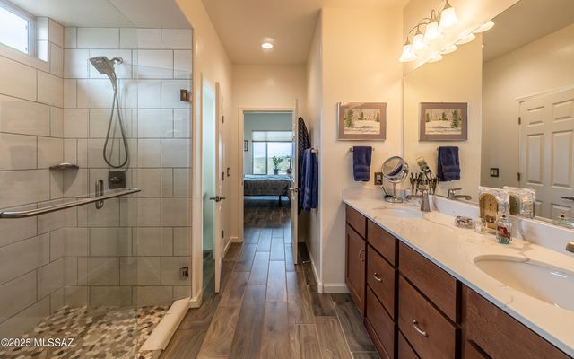 1367 E Golden Rock Way, Green Valley, AZ 85614