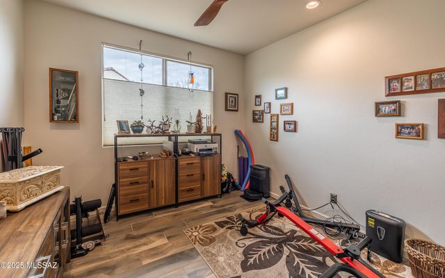 1367 E Golden Rock Way, Green Valley, AZ 85614