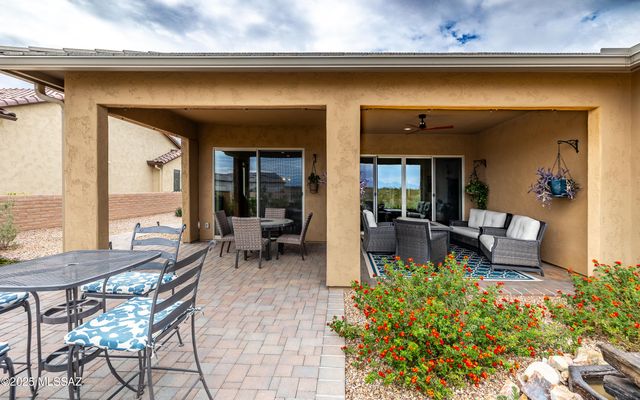1367 E Golden Rock Way, Green Valley, AZ 85614