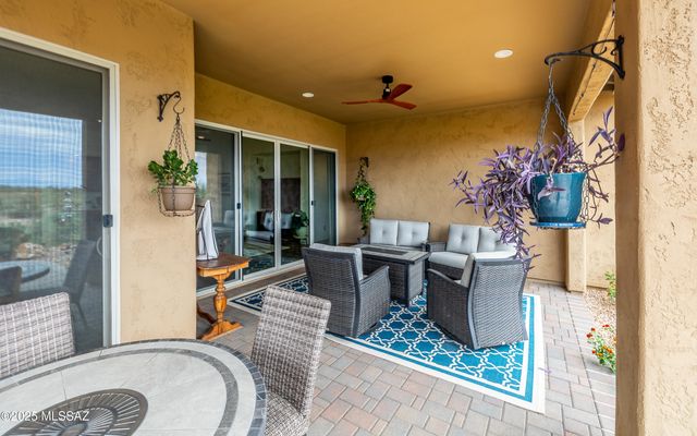 1367 E Golden Rock Way, Green Valley, AZ 85614