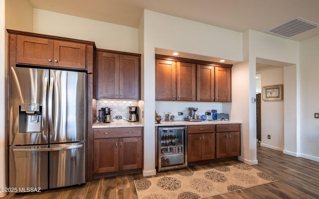 1367 E Golden Rock Way, Green Valley, AZ 85614