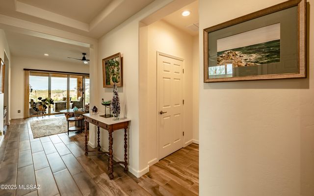 1367 E Golden Rock Way, Green Valley, AZ 85614