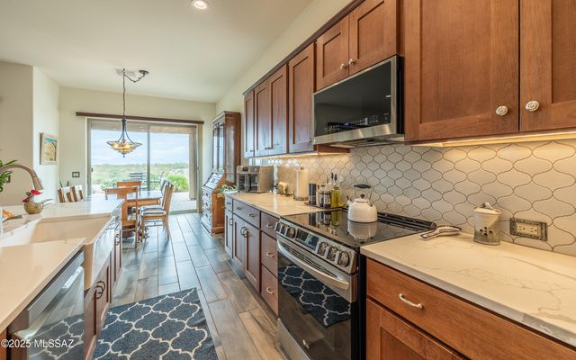 1367 E Golden Rock Way, Green Valley, AZ 85614