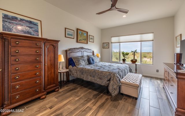 1367 E Golden Rock Way, Green Valley, AZ 85614