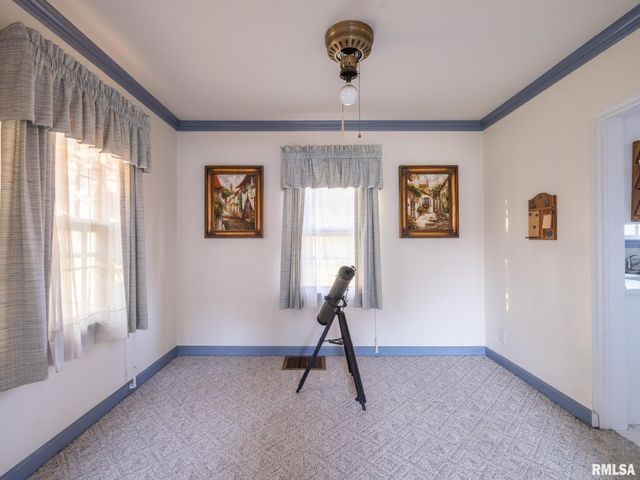 1001 E FORREST HILL Avenue, Peoria, IL 61603
