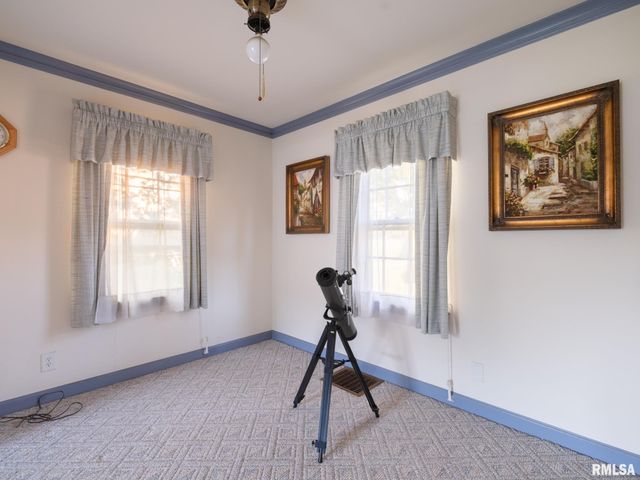 1001 E FORREST HILL Avenue, Peoria, IL 61603