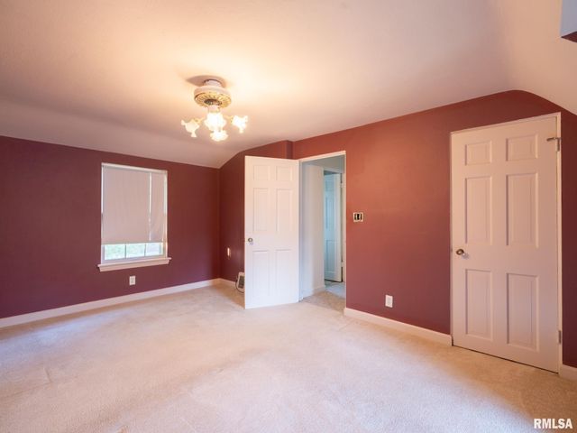 1001 E FORREST HILL Avenue, Peoria, IL 61603