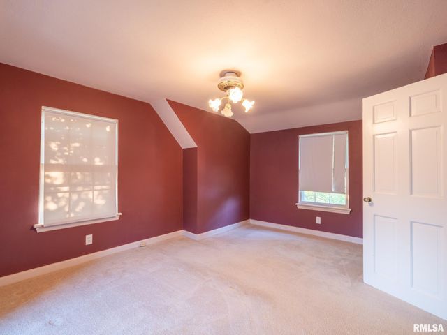1001 E FORREST HILL Avenue, Peoria, IL 61603