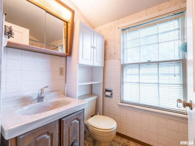 1001 E FORREST HILL Avenue, Peoria, IL 61603