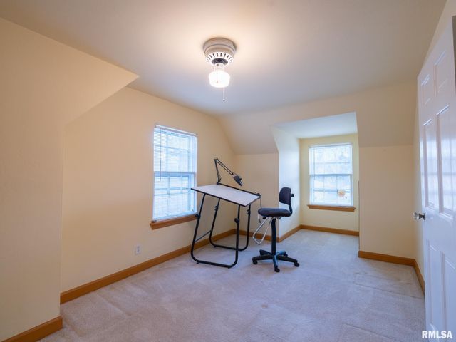 1001 E FORREST HILL Avenue, Peoria, IL 61603