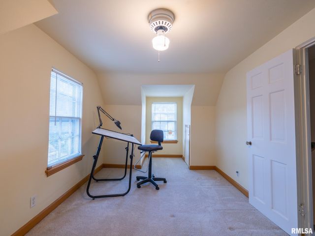 1001 E FORREST HILL Avenue, Peoria, IL 61603